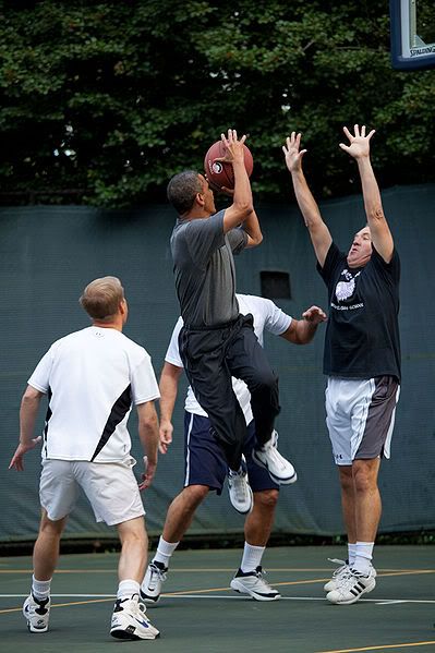 399px-Barack_Obama_playing_basketball_with_members_of_Congress_and_Cabinet_secretaries_2.jpg