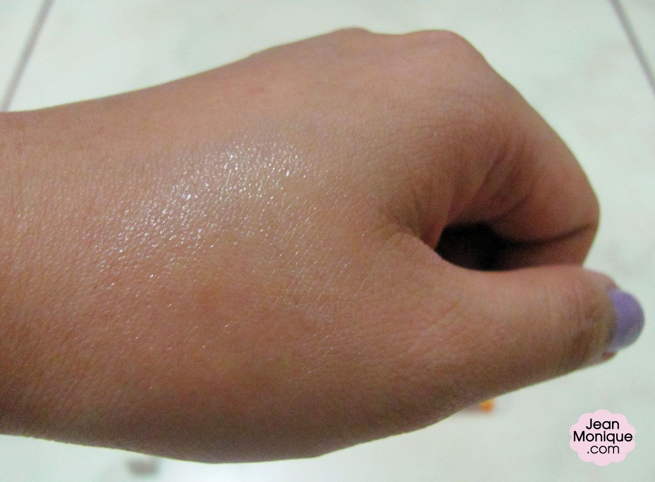 How it looks when applied on skin