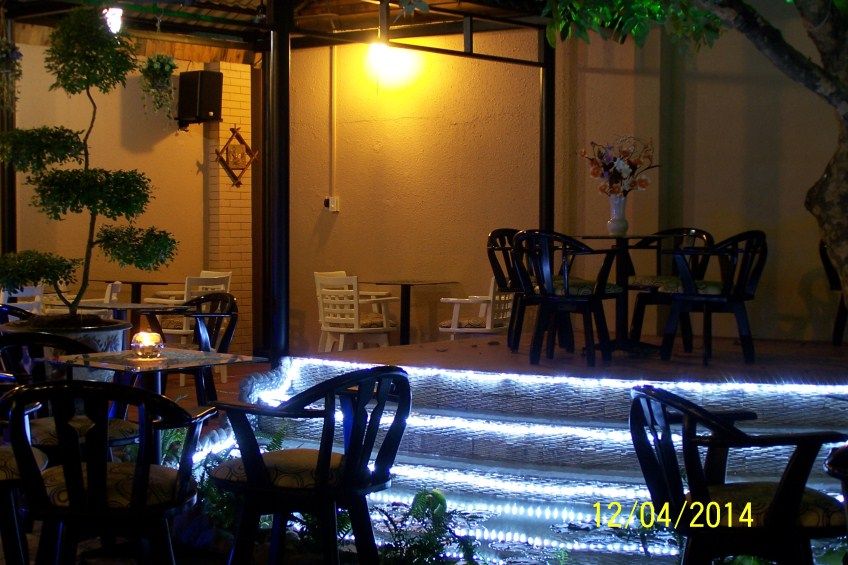 Hương Quỳnh Café sân vườn. - 7