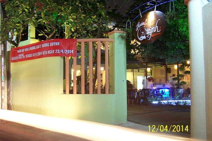 Hương Quỳnh Café sân vườn.