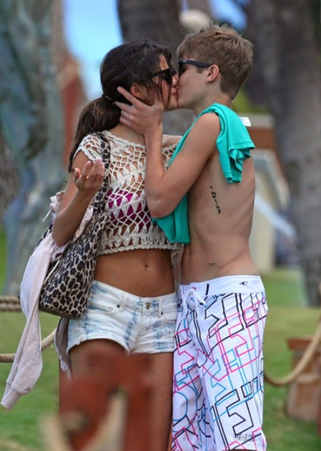 justin bieber and selena gomez in hawaii making out. Justin Bieber amp; Selena Gomez