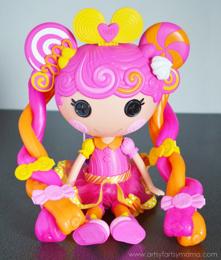 Lalaloopsy Stretchy Hair Doll Review at artsyfartsymama.com #Lalaloopsy #StretchAcrossUSA